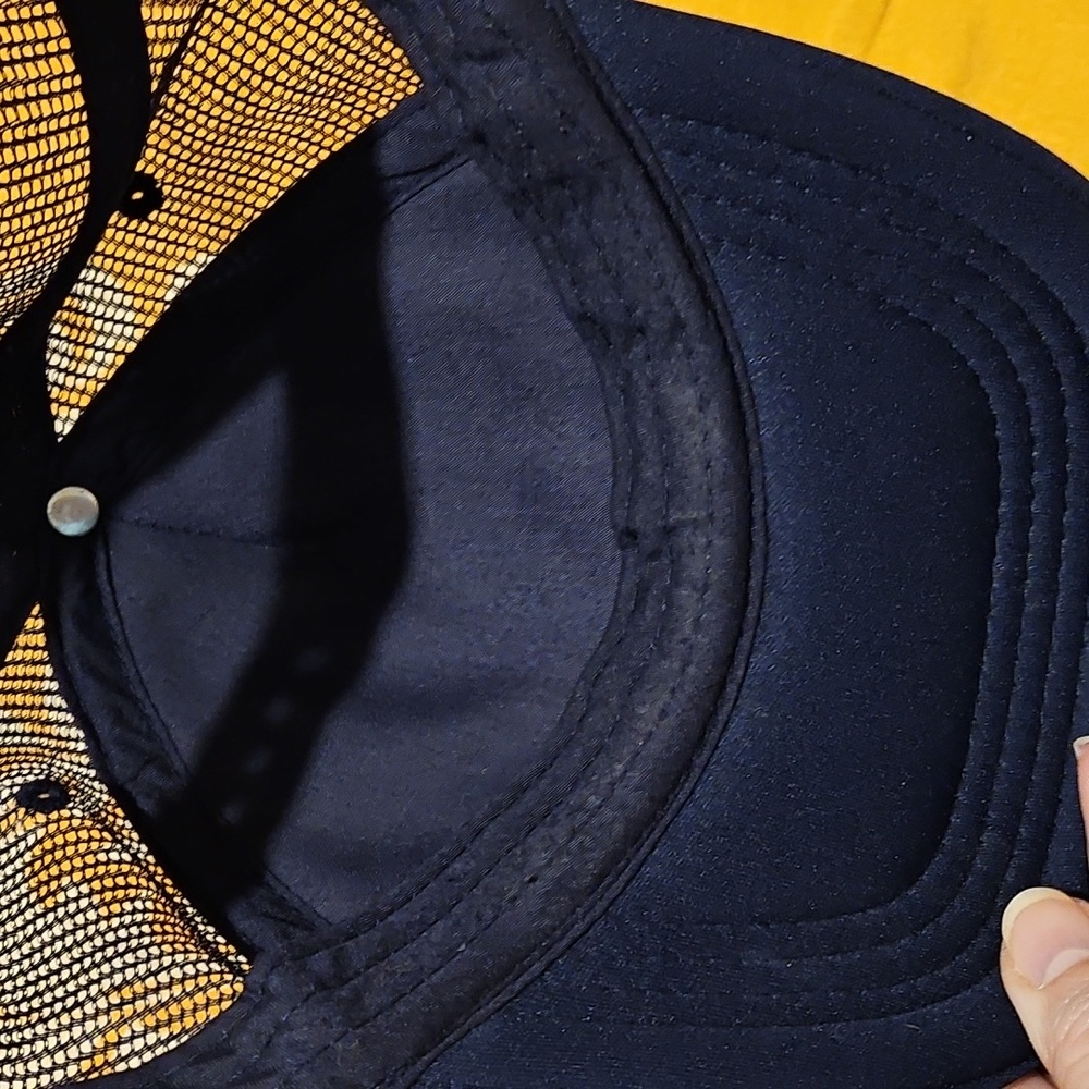 Geometric Patterned Trucker Hat - Picture 5 of 7
